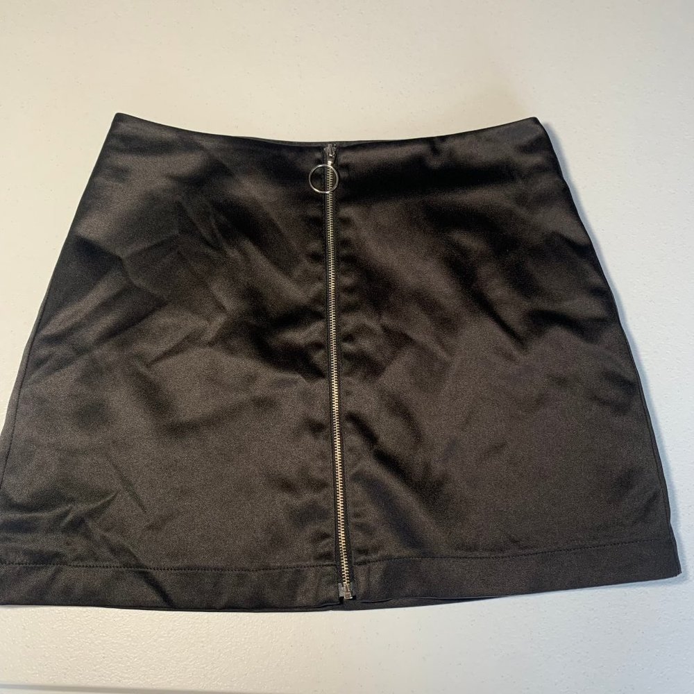 Forever 21 Faux silk Front‎ Zip Mini Skirt Small Black Trendy